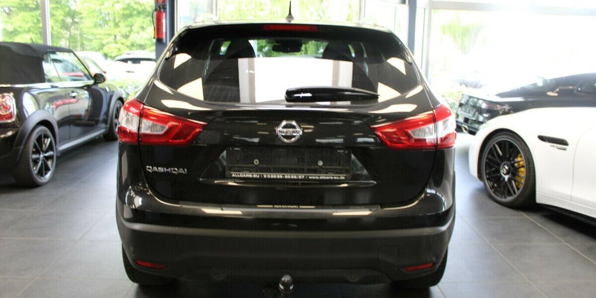 Nissan Qashqai 1.6 dCi Xtronic TEKNA - Pano - AHK - 108.138 km 14.980 &euro; Euskirchen 53881