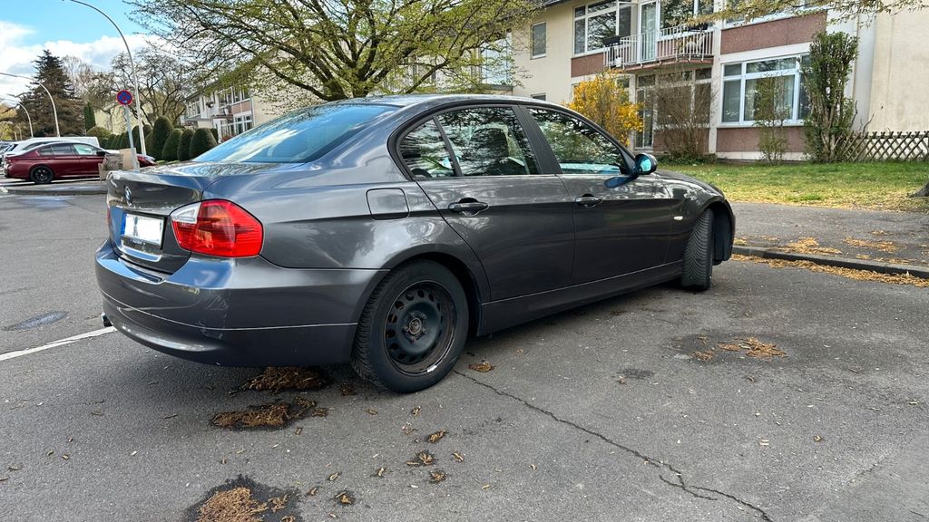 BMW 320 240.000 km 2.100 &euro; Bonn 53175