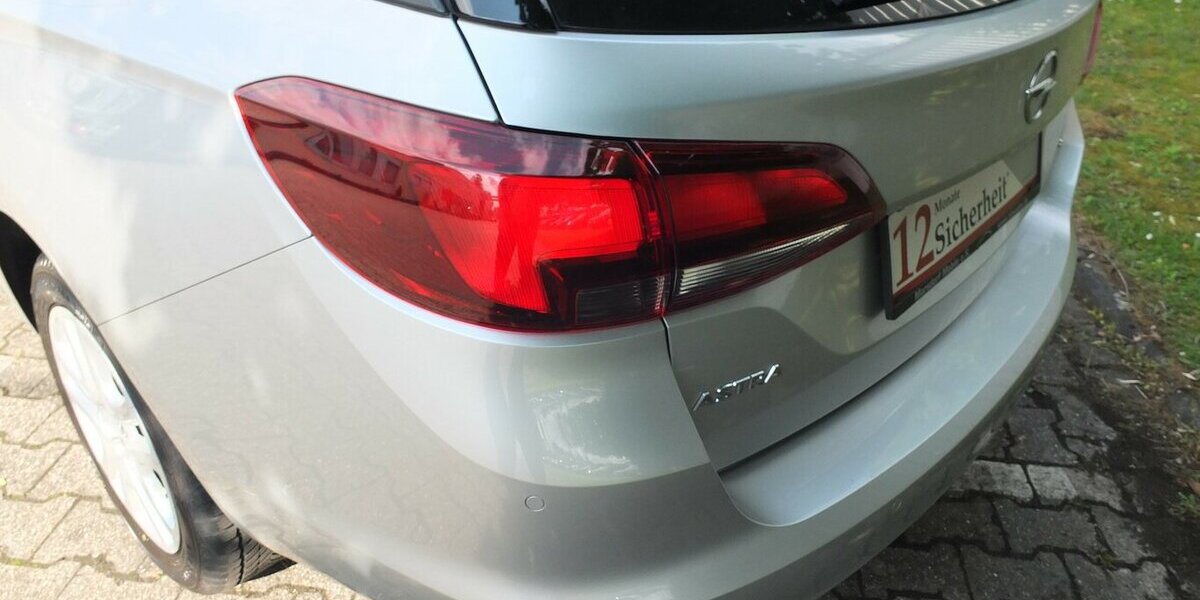 Opel Astra EDITION NAVI KLIMA TEMPOMAT BLUETOOTH 99.125 km 9.908 &euro; Köln 50858