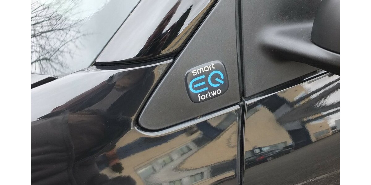 Smart ForTwo electric drive EQ AUTOMATIK KLIMAAUTOMATIK 5.183 km 10.700 &euro; Köln 50858