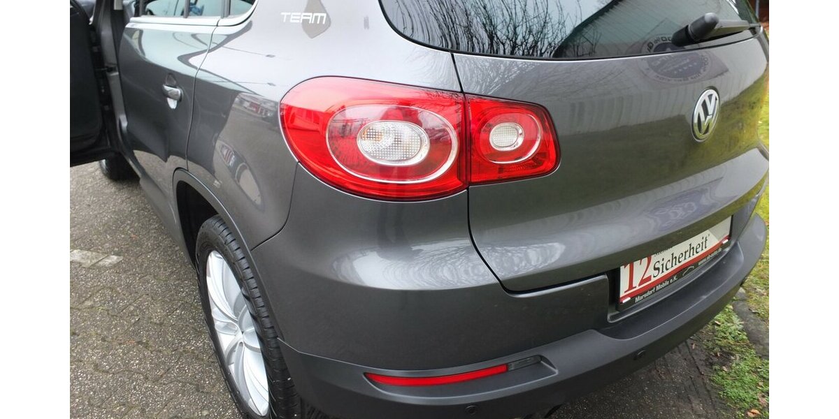 VW Tiguan TEAM orig.ATM ca 52 tkm XENON AHK PARKPILOT 112.432 km 10.450 &euro; Köln 50858