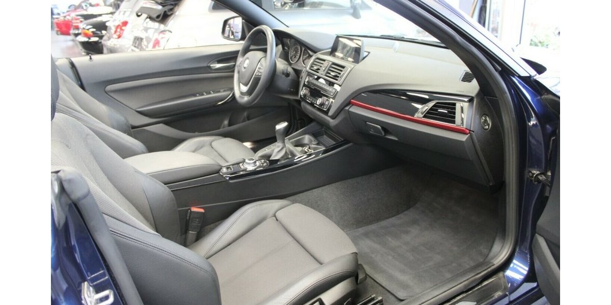 BMW 218d Cabrio Sport Line - Navi - Xenon - PDC - 87.420 km 16.980 &euro; Euskirchen 53881