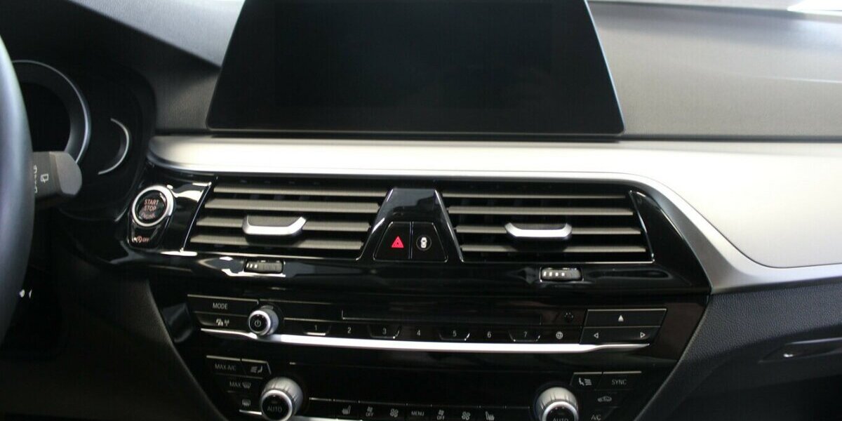 BMW 530 530i xDrive Touring - Leder - Navi - Head up - 85.830 km 27.980 &euro; Euskirchen 53881