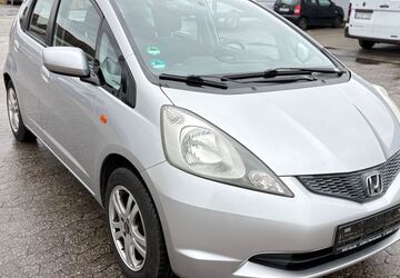 Honda Jazz 204.300 km 1.850 &euro; Bornheim 53332