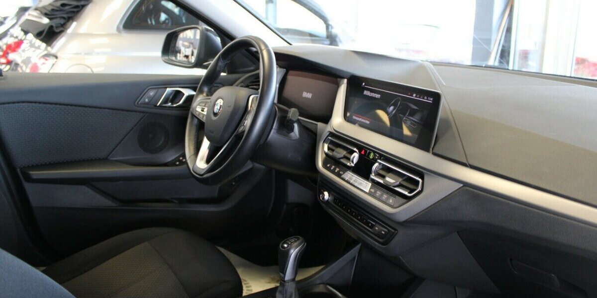 BMW 118 118d Advantage - FAHRSCHULWAGEN - 71.030 km 20.980 &euro; Euskirchen 53881