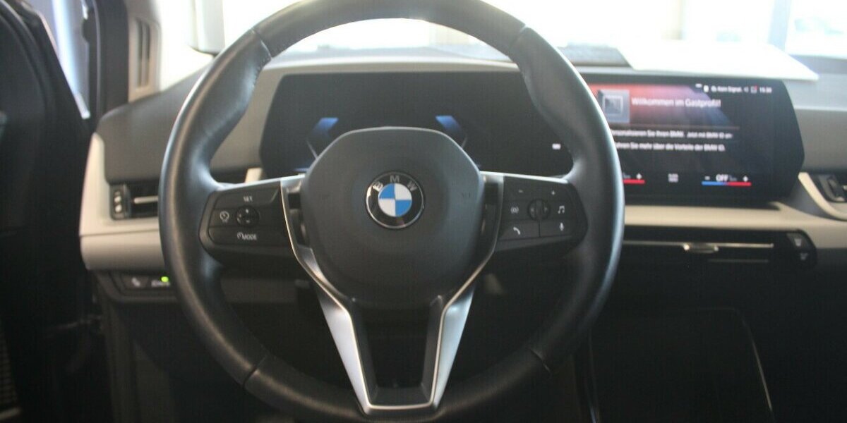 BMW 220 Active Tourer NEW MODELL - LED - Navi - Kamera 51.240 km 23.980 &euro; Euskirchen 53881