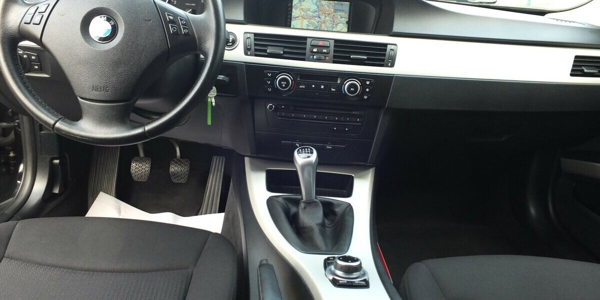 BMW 320i NAVI XENON PDC GARANTIE AHK BLUETOOTH 139.715 km 8.708 &euro; Köln 50858