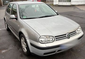 VW Golf 216.000 km 2.350 &euro; Bonn 53179