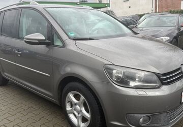 VW Touran 129.000 km 8.900 &euro; Rheinbach 53359
