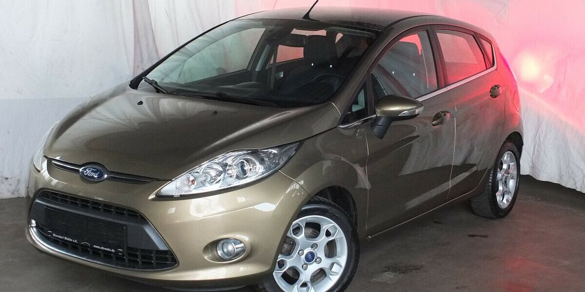 Ford Fiesta TITANIUM KLIMAAUTOMATIK RÜCKFAHRKAMERA 115.395 km 5.908 &euro; Köln 50858