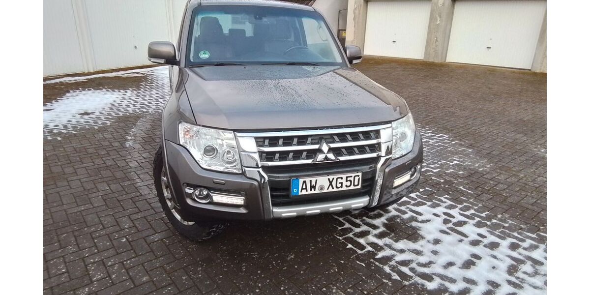 Mitsubishi Pajero 129.000 km 24.900 &euro; Rech 53506