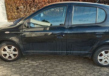 Toyota Yaris 115.000 km 2.700 &euro; Meckenheim 53340