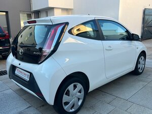 Toyota Aygo (X) 1,0-l-VVT-i x 74.900 km 6.900 &euro; Troisdorf 53844
