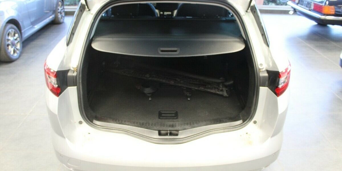 Renault Megane Grandtour TCe 140 GPF Limited 77.285 km 11.980 &euro; Euskirchen 53881