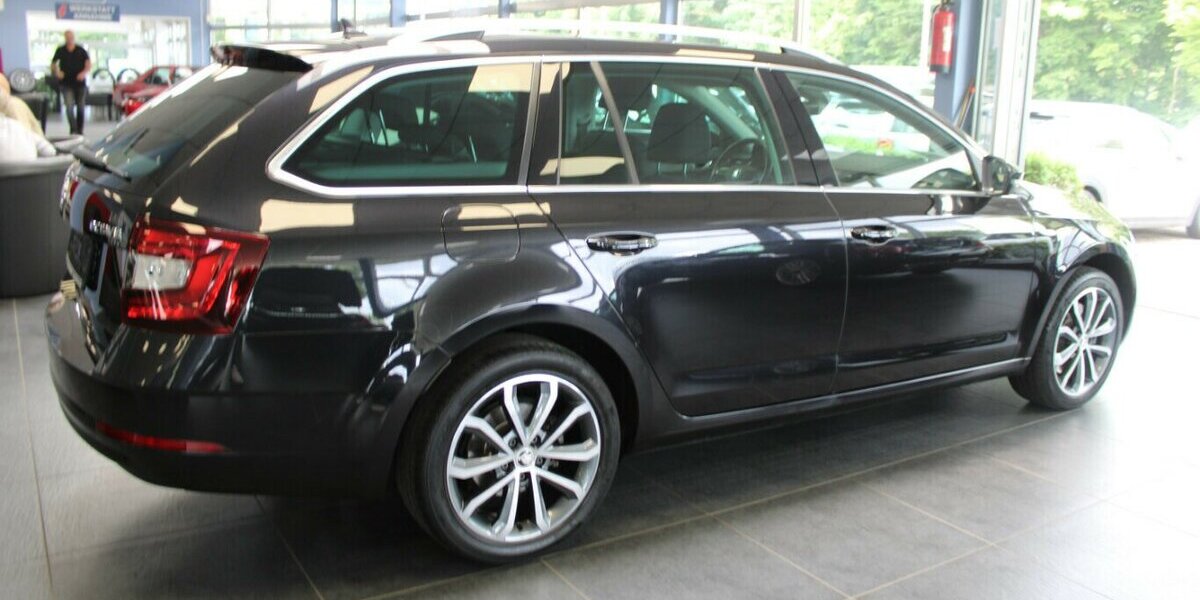 Skoda Octavia Combi 2.0 TSI DSG Style 116.742 km 17.480 &euro; Euskirchen 53881