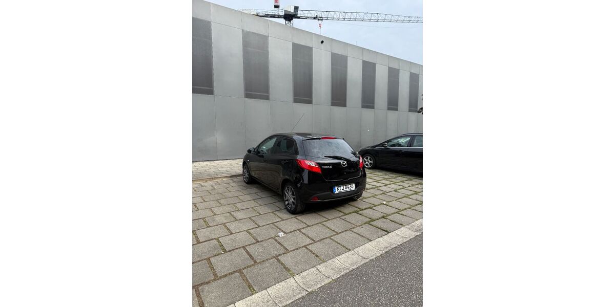 Mazda 2 82.300 km 6.000 &euro; Köln 50829