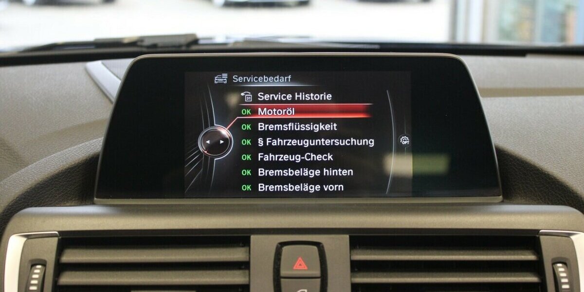 BMW 218d Cabrio Sport Line - Navi - Xenon - PDC - 87.420 km 16.980 &euro; Euskirchen 53881