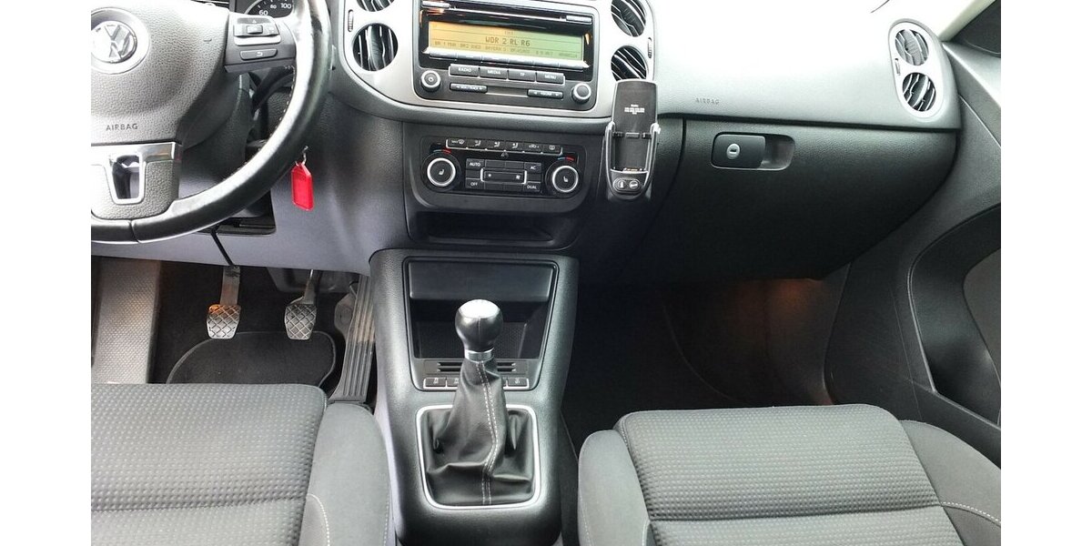 VW Tiguan TEAM orig.ATM ca 52 tkm XENON AHK PARKPILOT 112.432 km 10.450 &euro; Köln 50858