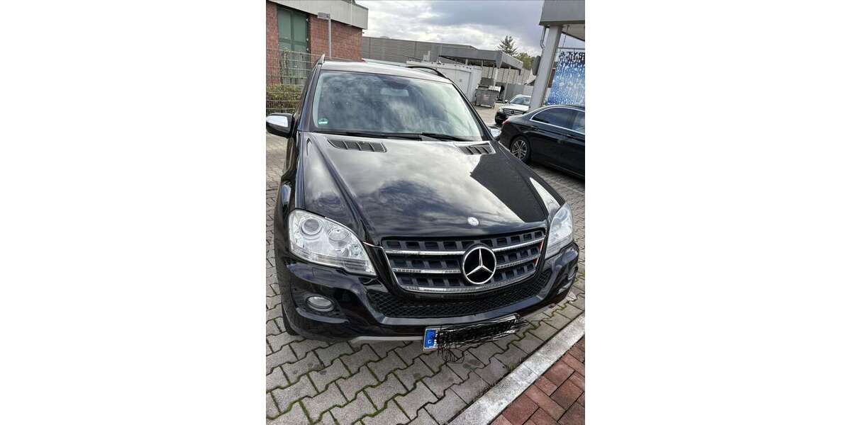 Mercedes-Benz ML 300 199.000 km 11.000 &euro; Bergisch Gladbach 51427