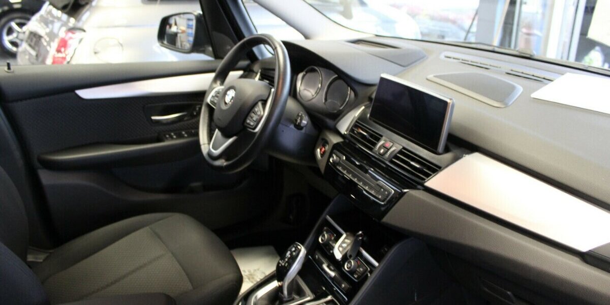 BMW 220 220i Gran Tourer Aut. Advantage - 1.HAND - 24.650 km 26.980 &euro; Euskirchen 53881