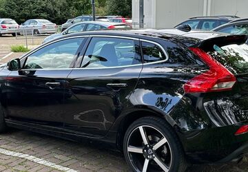 Volvo V40 102.000 km 12.900 &euro; Köln 50825