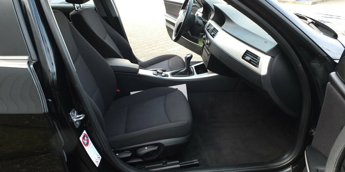 BMW 320i NAVI XENON PDC GARANTIE AHK BLUETOOTH 139.715 km 8.708 &euro; Köln 50858