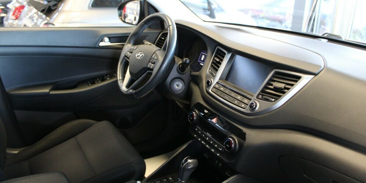 Hyundai Tucson blue 1.7 CRDI 2WD DCT Panorama - Ahk. 104.421 km 15.980 &euro; Euskirchen 53881