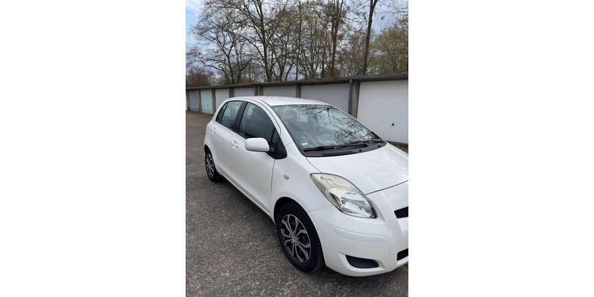 Toyota Yaris 137.300 km 3.450 &euro; Köln 50935
