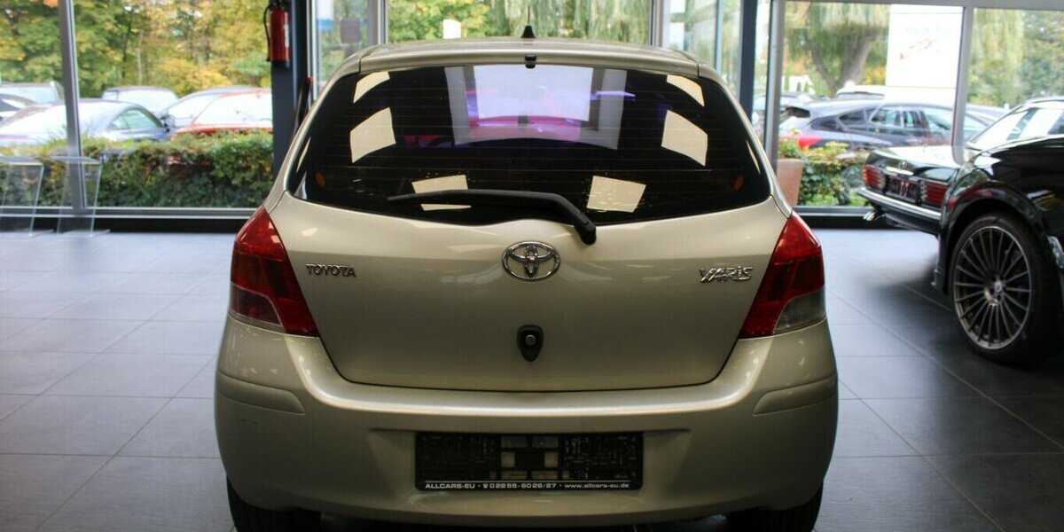 Toyota Yaris 1.3 VVT-i Cool+ 109.320 km 5.780 &euro; Euskirchen 53881