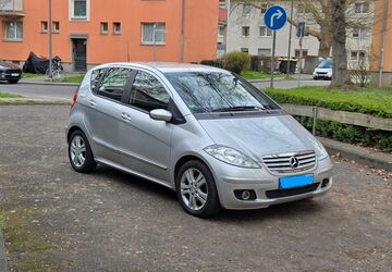 Mercedes-Benz A 150 207.000 km 3.300 &euro; Köln 51067