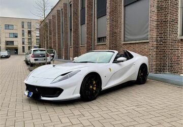 Ferrari 812 2.500 km 374.490 &euro; Köln 50733