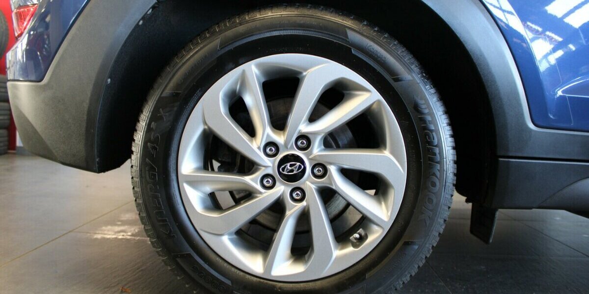 Hyundai Tucson blue 1.7 CRDI 2WD DCT Panorama - Ahk. 104.421 km 15.980 &euro; Euskirchen 53881