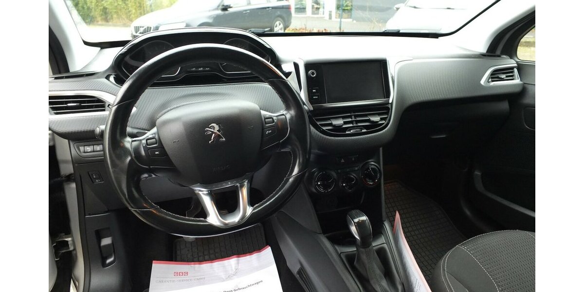 Peugeot 208 1.2 PURE TECH ALLURE KLIMAPDC SHZ SPORT LMF 98.599 km 7.704 &euro; Köln 50858