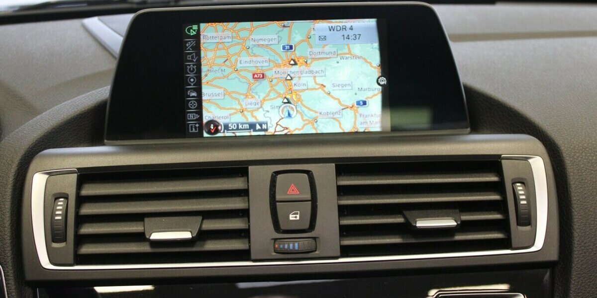 BMW 218d Cabrio Sport Line - Navi - Xenon - PDC - 87.420 km 16.980 &euro; Euskirchen 53881