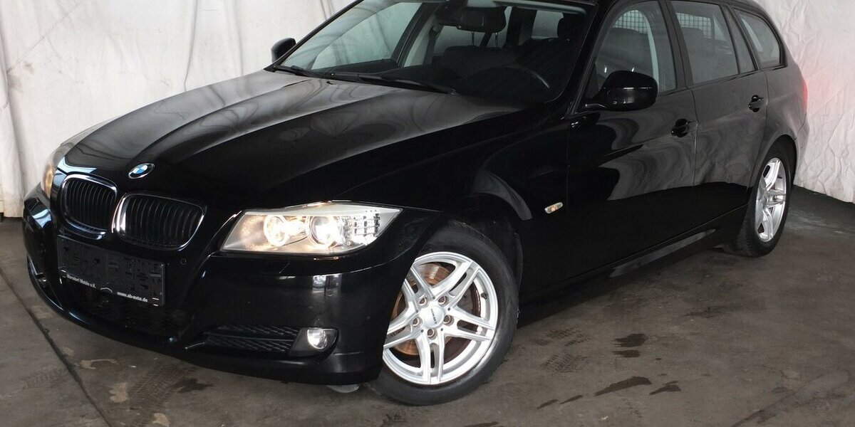 BMW 320i NAVI XENON PDC GARANTIE AHK BLUETOOTH 139.715 km 8.708 &euro; Köln 50858