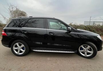 Mercedes-Benz ML 250 210.000 km 16.300 &euro; Köln 50859