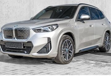 BMW iX1 2.900 km 49.990 &euro; Köln-West 50858