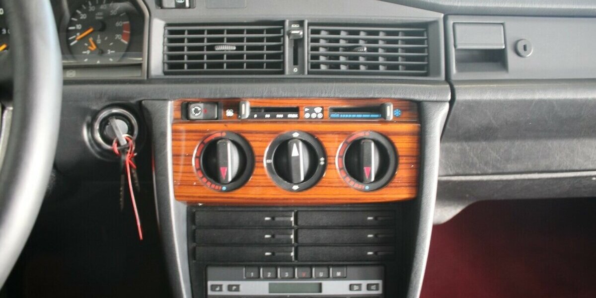 Mercedes-Benz 190 E 1.8 Avantgarde Rosso TOP ZUSTAND 130.065 km 19.980 &euro; Euskirchen 53881