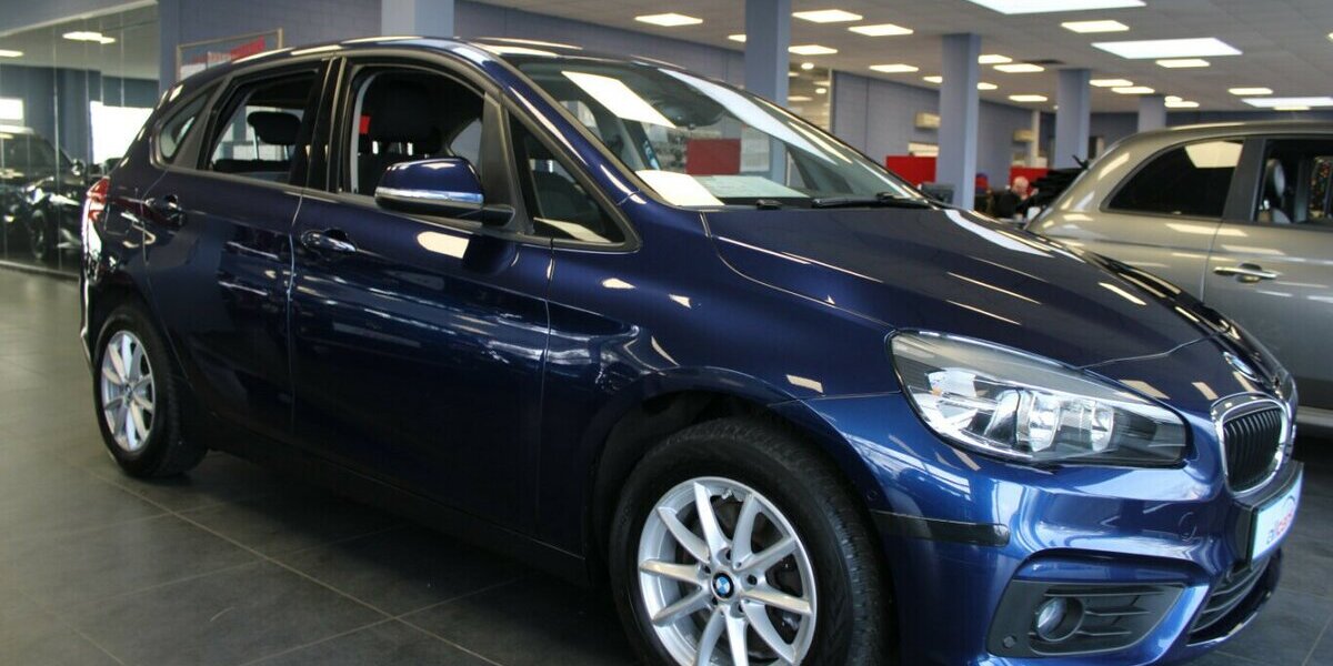 BMW 220 220i Active Tourer Aut. Advantage - Navi - PDC 49.770 km 17.980 &euro; Euskirchen 53881