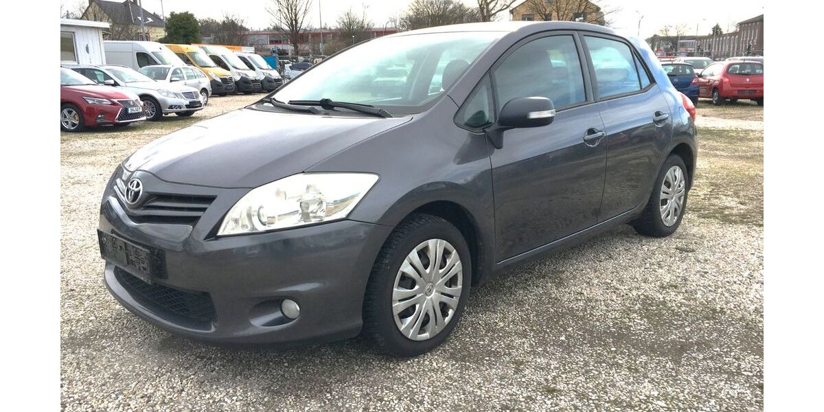 Toyota Auris 226.000 km 3.999 &euro; Bonn 53227