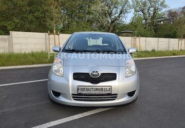 Toyota Yaris 125.510 km 3.899 &euro; BONN 53227