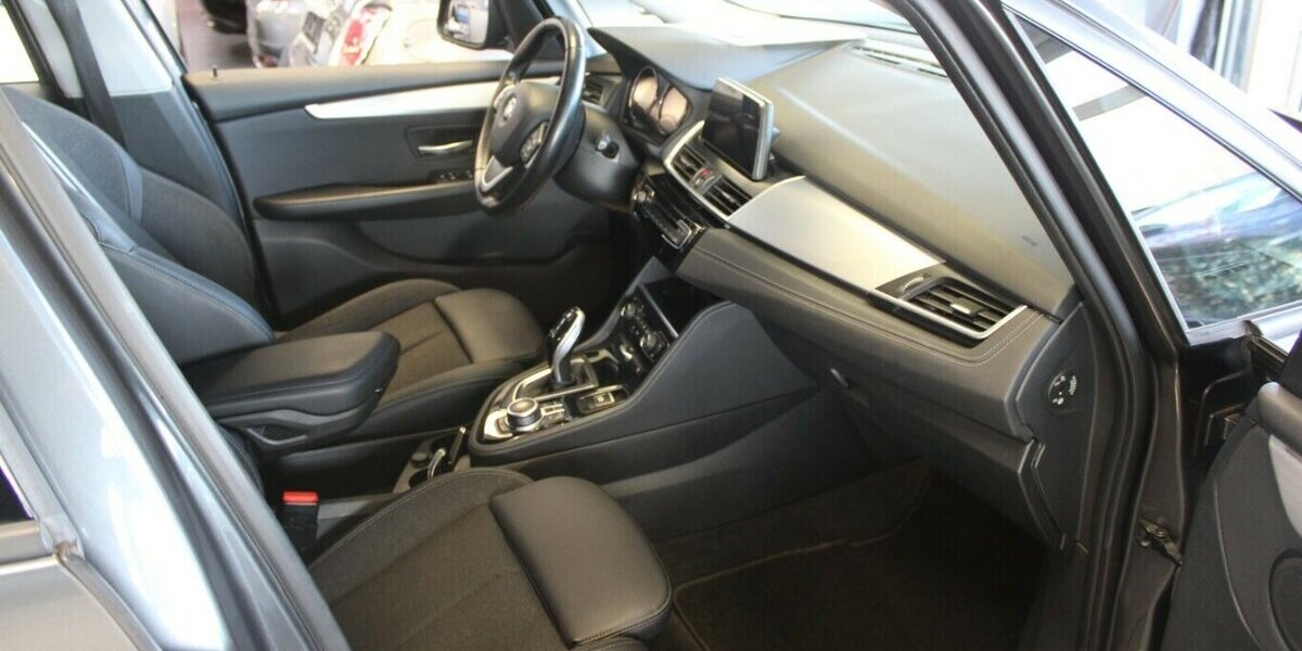 BMW 220 Gran Tourer Aut. Sport Line - 7-Sitzer - 106.315 km 18.480 &euro; Euskirchen 53881