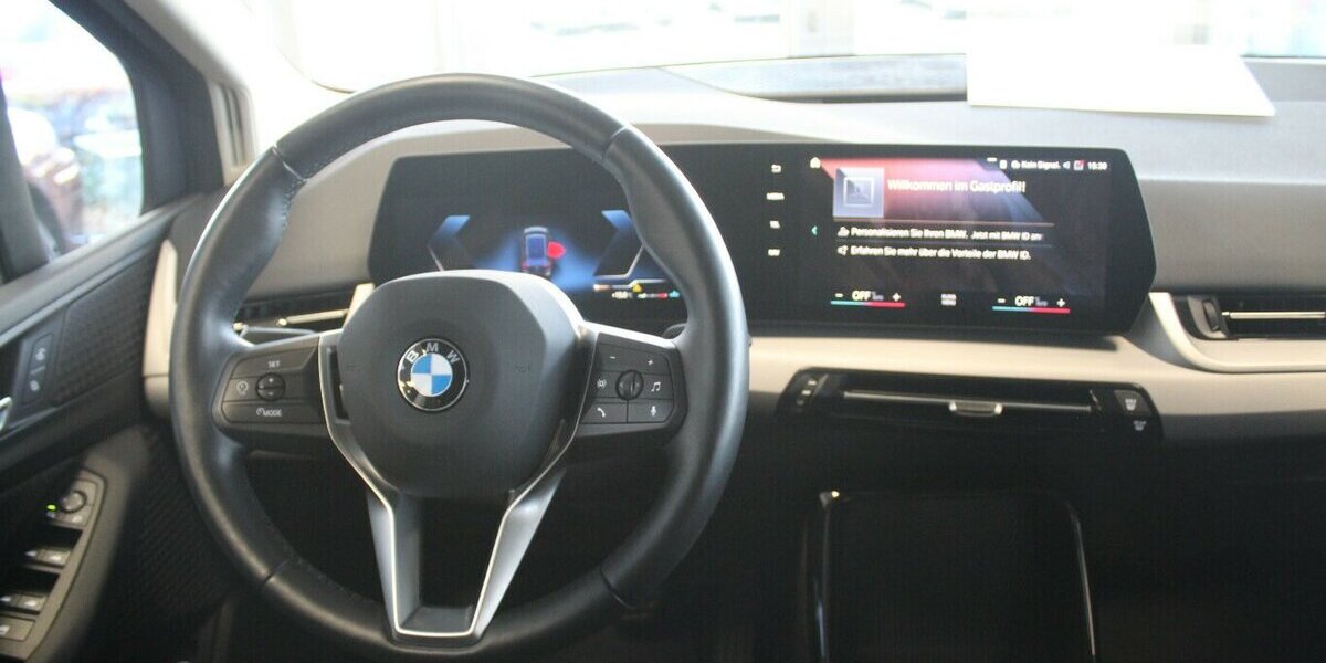 BMW 220 Active Tourer NEW MODELL - LED - Navi - Kamera 51.240 km 23.980 &euro; Euskirchen 53881