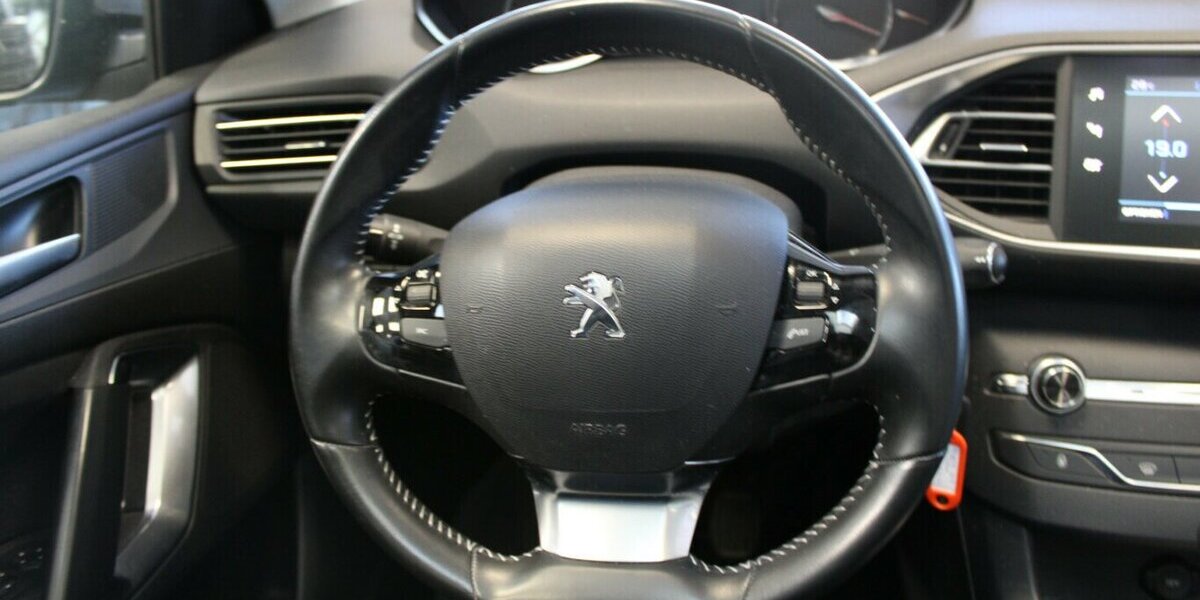 Peugeot 308 PureTech 130 GPF Style 81.569 km 11.980 &euro; Euskirchen 53881