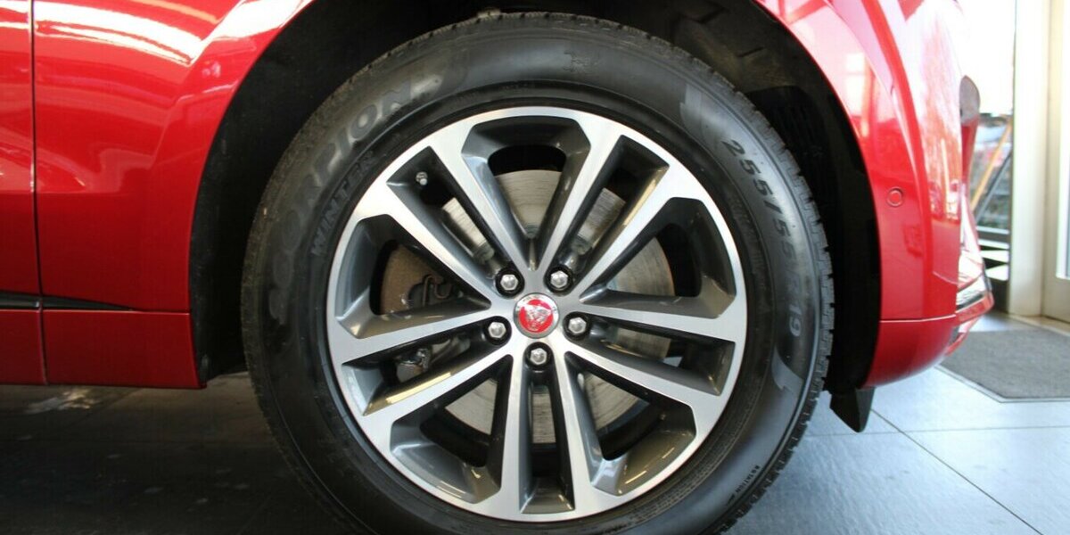 Jaguar F-Pace D300 Mild-Hybrid R-Dynamic SE AWD 95.844 km 32.980 &euro; Euskirchen 53881