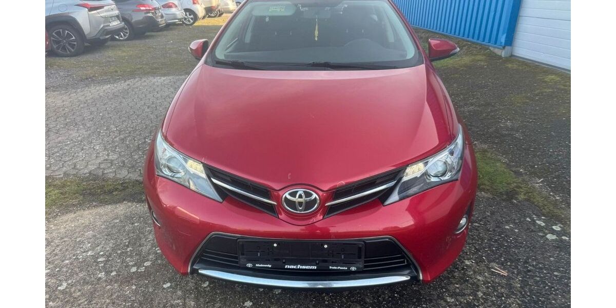 Toyota Auris 392.426 km 3.599 &euro; Euskirchen 53879