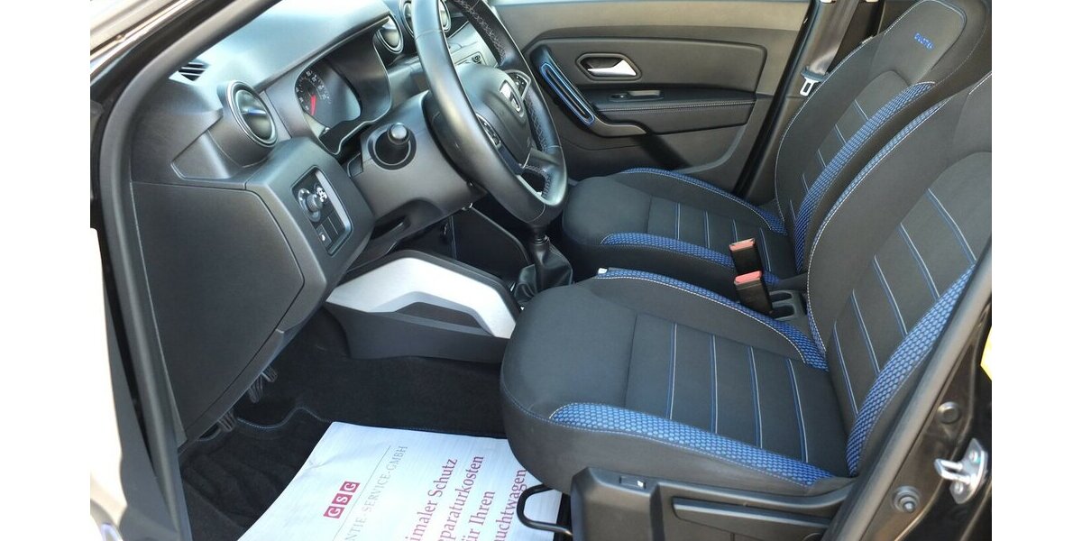 Dacia Duster II CELEBRATION HYBRID NAVI KAMERA 17 ZOLL 63.155 km 12.704 &euro; Köln 50858