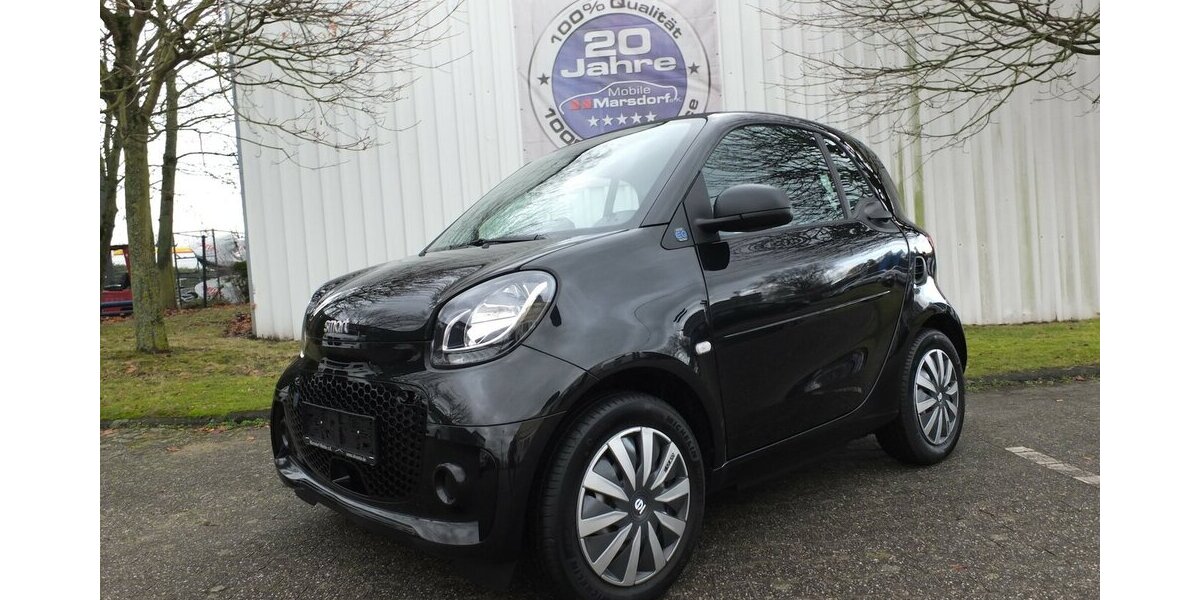 Smart ForTwo electric drive EQ AUTOMATIK KLIMAAUTOMATIK 5.183 km 10.700 &euro; Köln 50858