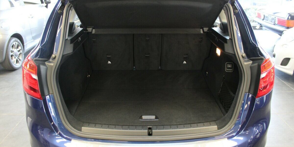 BMW 220 220i Active Tourer Aut. Advantage - Navi - PDC 49.770 km 17.980 &euro; Euskirchen 53881