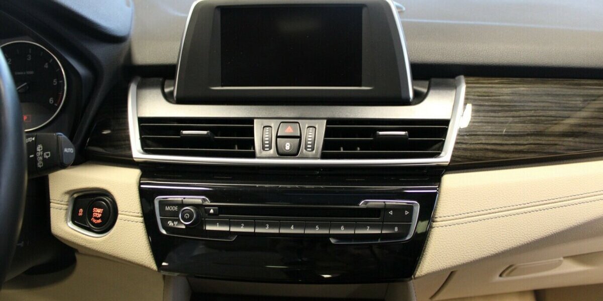 BMW 220 Active Tourer xDrive Aut. Luxury Line 83.700 km 16.980 &euro; Euskirchen 53881